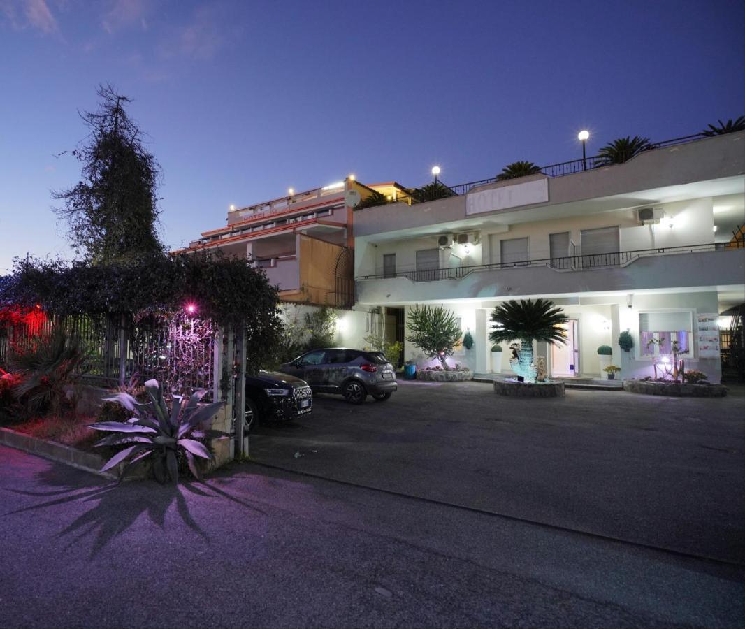 Hotel Stefany Лаго-Патрия Экстерьер фото