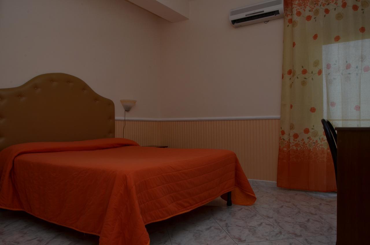 Hotel Stefany Лаго-Патрия Номер фото